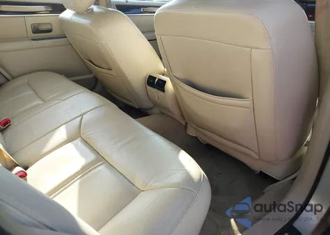 2010 Lincoln Town Car Signature Limited из США, поврежденный, VIN 2LNBL8CV4AX618748